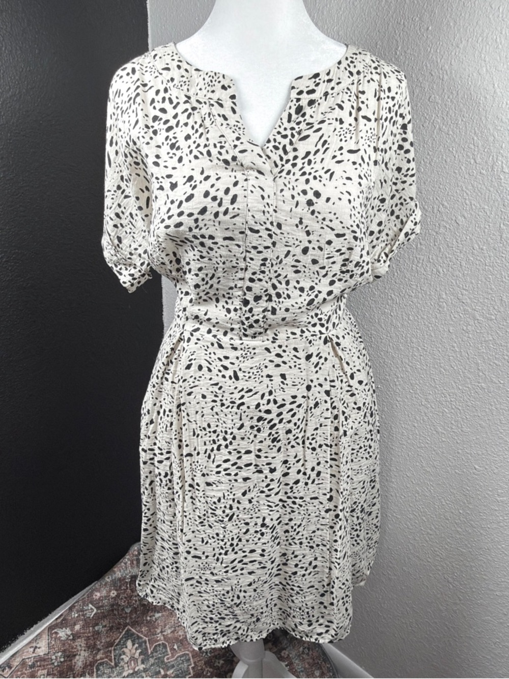 Simply Vera Vera Wang Black and Ivory Abstract Print Top